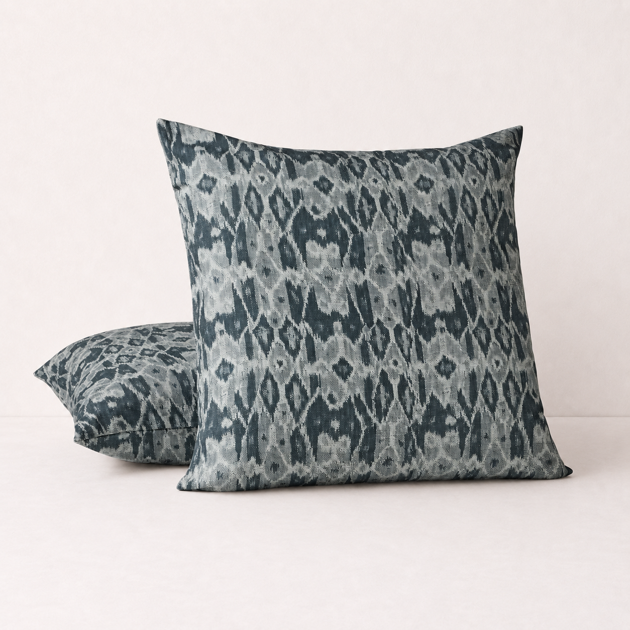 Stone Organic Pattern Decorative Pillow Cover- Black
