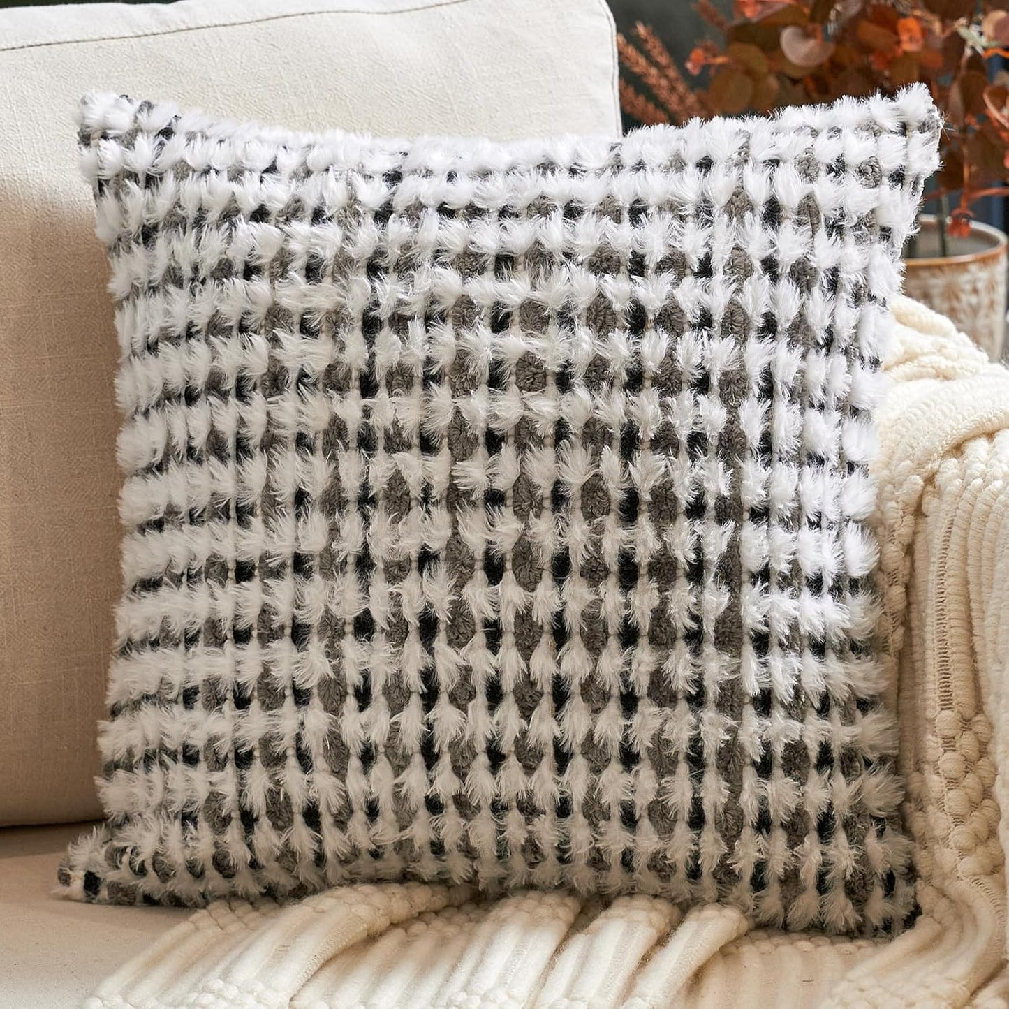 Boho Chenille Tufted Pillow Cover - Black