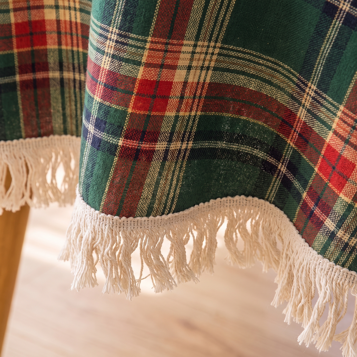 Vintage Plaid Round Christmas Tablecloth – fabric and edge close-up