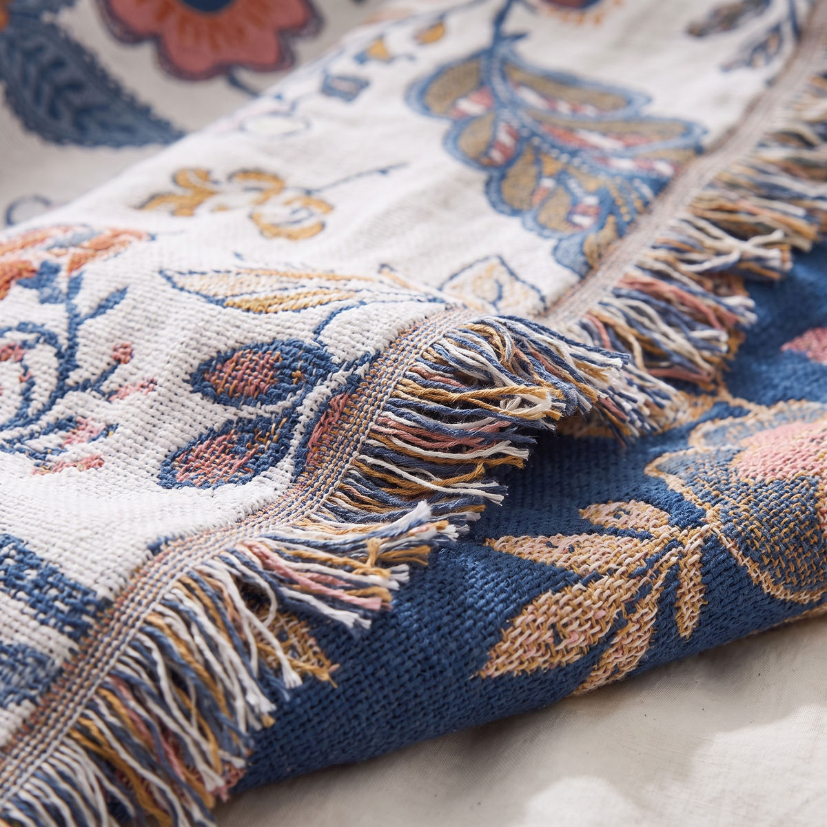 Artistic Floral Cotton Throw Blanket – Rustic – weave close-up