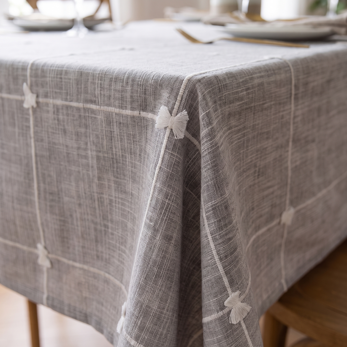 Pastoral Plaid Tablecloth – fabric and edge close-up