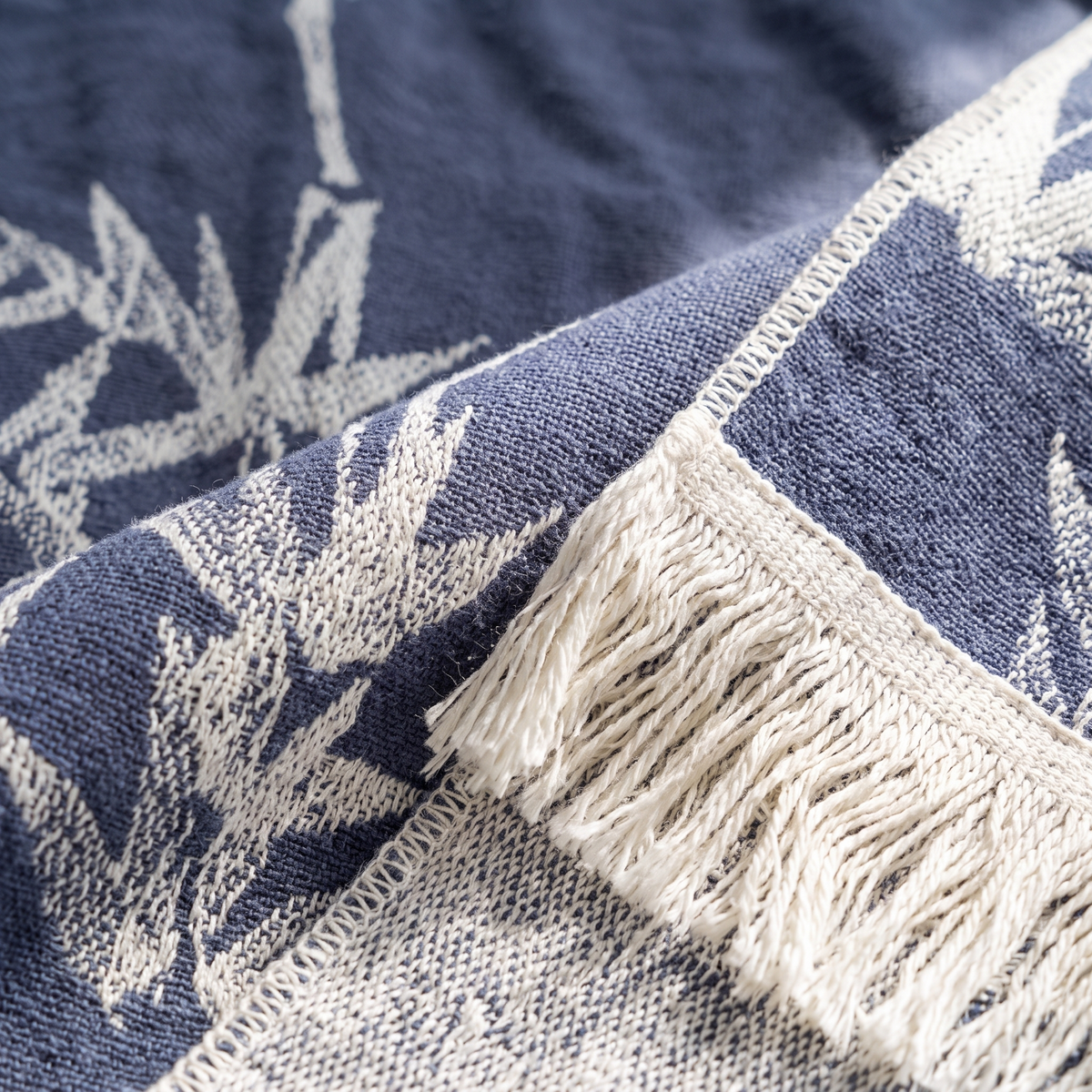 Bamboo Cotton Reversible Jacquard Throw Blanket – weave close-up