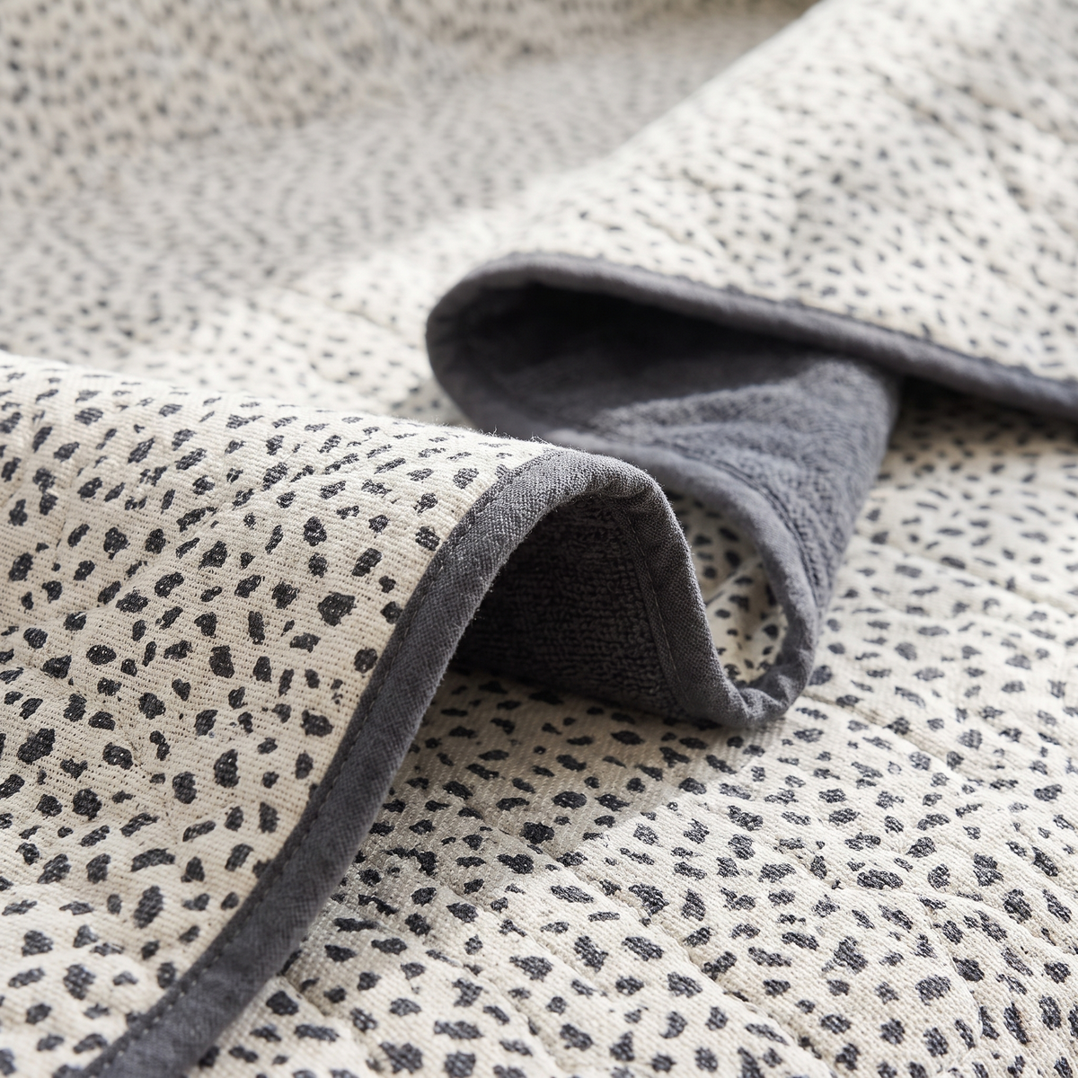 Nordic Speckle Reversible Couch Cover – fabric close-up