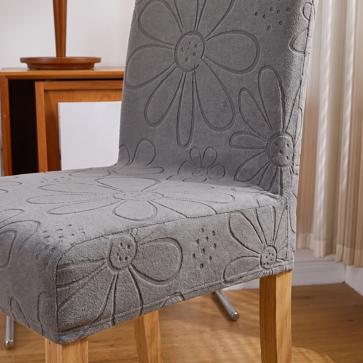 Daisy Print Stretch Dining Chair Cover – tucked edge detail