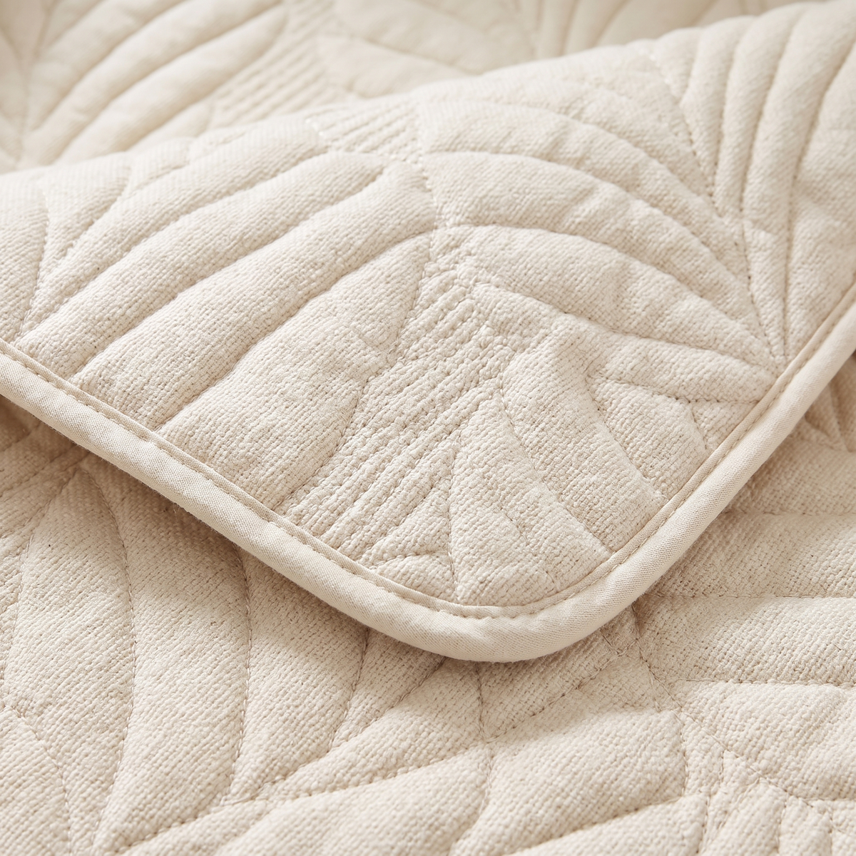 Leaf Pattern Stretch Recliner Cover – Green – fabric close-up