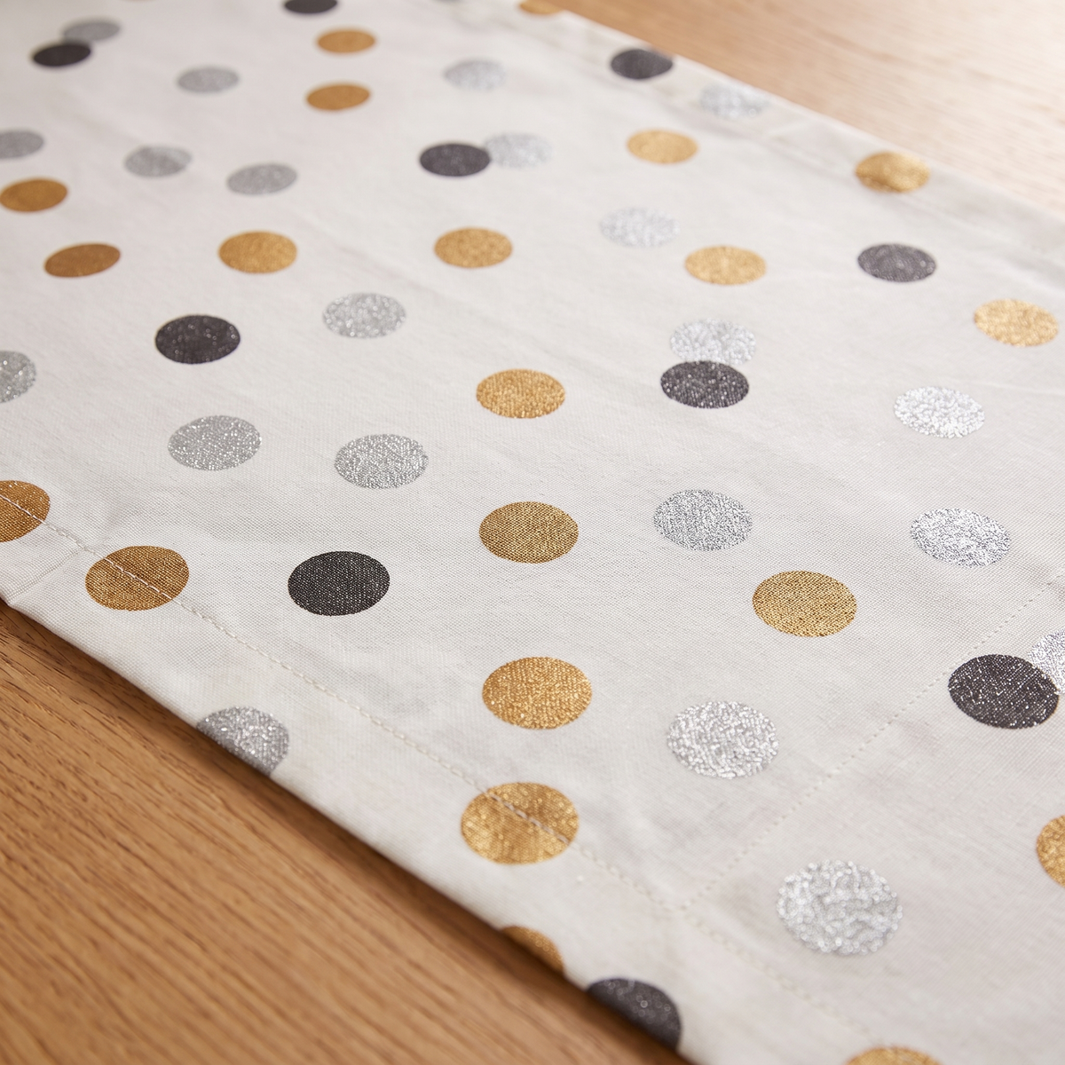 Metallic Confetti Christmas Table Runner – Silver & Gold – fabric and edge close-up