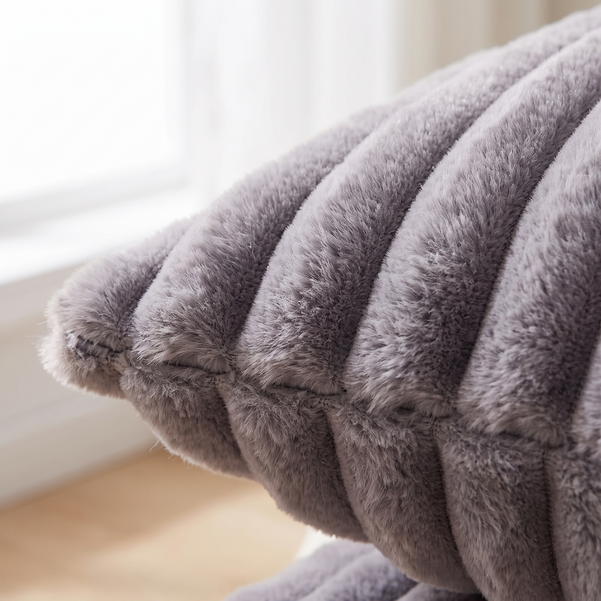 Plush Faux Fur Cushion Cover – Nouvia – fabric close-up